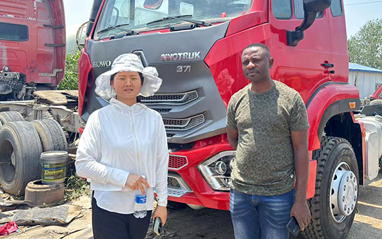 HOWO 8*4 tractors in Cameron